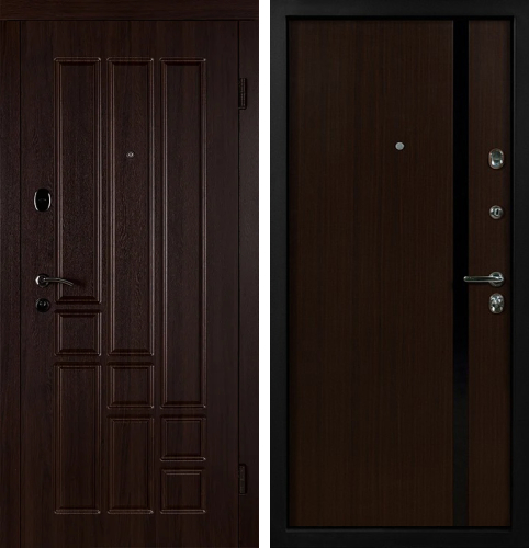 Входная дверь в жилой сталинский дом №10